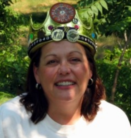 Photo of Dee wearing the ROTM crown