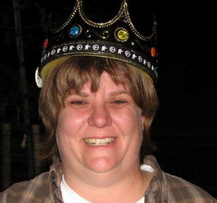 Photo of Meleya wearing the ROTM crown