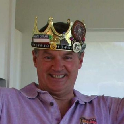 Photo of Stringy wearing the ROTM crown
